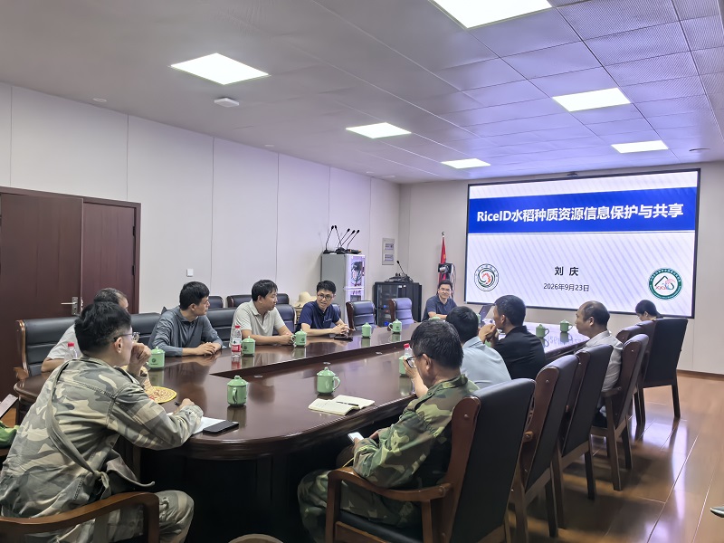 会议室座谈.jpg