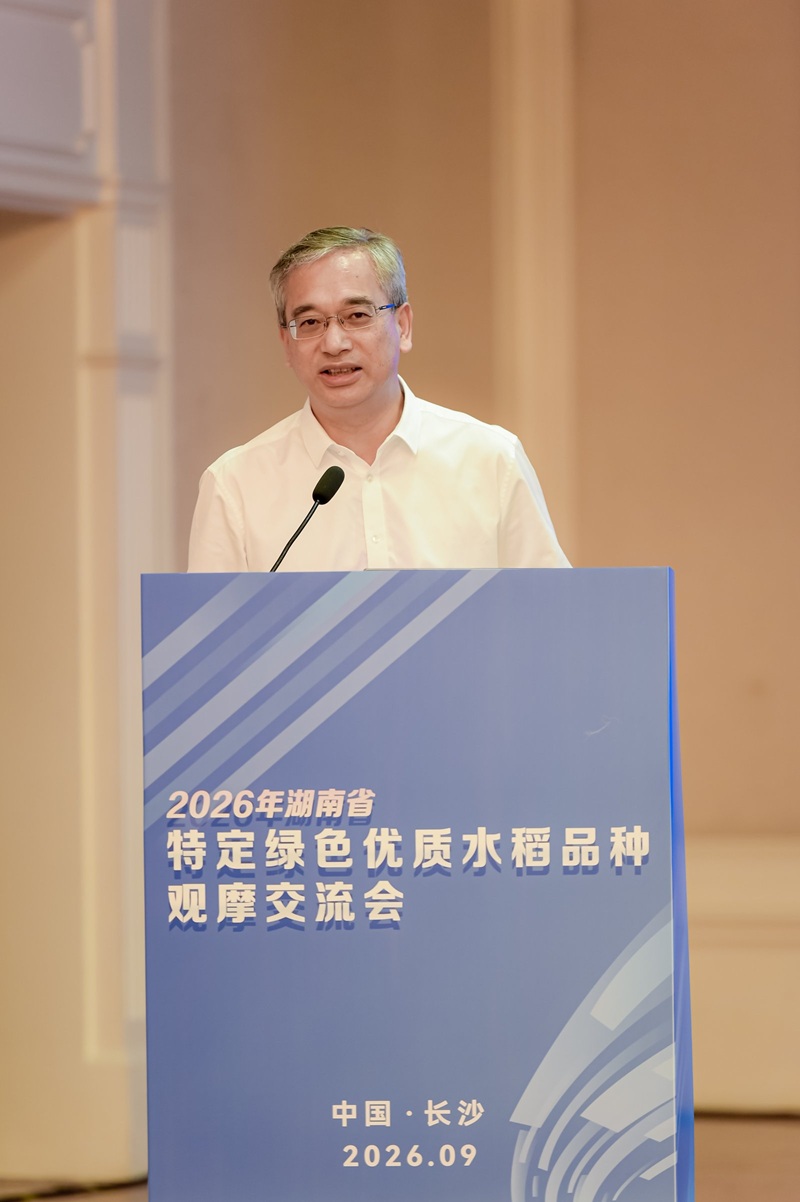 方所主持1.jpg